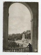 13 Arles Le Monument Aux Morts Ed Deshons Et Volpellière - Arles