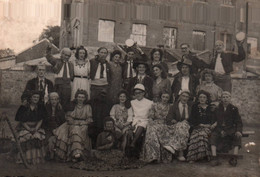 TRES JOLIE CARTE PHOTO / NOMBREUSES PERSONNES DEGUISEES /A VOIR - Carnaval