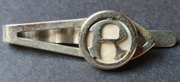 Ancienne BROCHE à Cravate - Environ L.4.5 Cm Et H.1.5 Cm - Lettre " R " - Métal Argenté , Peint ? "SUPERFIX" - Vers 1900 - Andere & Zonder Classificatie