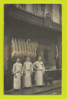 75 PARIS ? Carte Photo à Situer Boucherie Avec Ses 3 Bouchers Et Chien En 1907 VOIR DOS - Autres & Non Classés