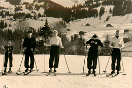 Ski Skieur * Carte Photo * Cours De Ski Dans Les Près à Vaches * Sports D'hiver * Skieurs - Wintersport