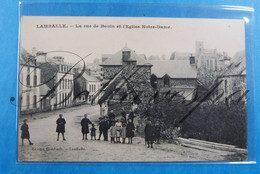 Lamballe, La Rue De Bouin Et L`Eglise Notre-Dame - Lamballe