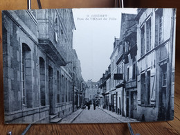 CPA  -  GUERET - Rue De L'hôtel De Ville  (1917).animée , Magasins... .(S28-22) - Guéret