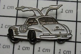 2522 Pin's Pins / Beau Et Rare / THEME : AUTOMOBILES / MERCEDES SLK AILES DE MOUETTE BLANCHE - Mercedes