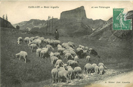 140722 ISERE 38 CLELLES Mont Aiguille Et Ses Paturages Brebis - Clelles