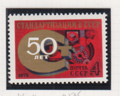 Sowjet-Unie USSR Jaar 1975 Michel-nr 4404 ** - Sonstige & Ohne Zuordnung