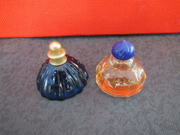 Le Monde En Parfums échantillon Miniature Le Temps Des Reines Et Lettre à Anna - Miniatures Femmes (sans Boite)