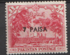 Pakistan  1961  SG  126  7 Piasa Overprint  Mounted Mint - Pakistan