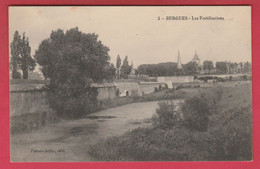 Bergues - Les Fortifications ( Voir Verso ) - Bergues