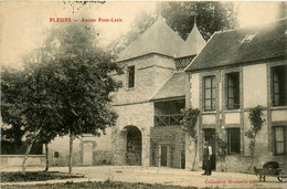 Pleurs * 1907 * Un Coin Du Village Et Ancien Pont Levis * Villageois - Other & Unclassified