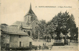 Ste Ménéhould * Place Et église Notre Dame * Villageois - Sainte-Menehould