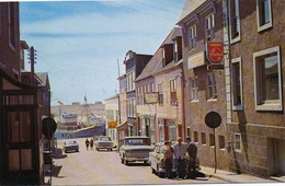 Real Photo  Saint Pierre Et Miquelon Rue Commerçante Jean Briand Photographe Auto Americaine Philips - Saint-Pierre-et-Miquelon