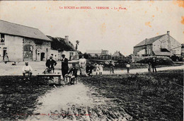 [21] La Roche En Brenil Vernon La Place Animée édit A. Duciel - Autres & Non Classés