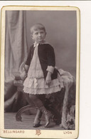 CDV : Portrait Fillette à La Jolie Robe Par Bellingard à Lyon  (Ca 1885/1895) - Old (before 1900)