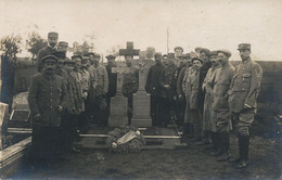 Real Photo Enterrement Militaire Guerre 1914 Romain Bonté Et Marcel Leparoux Regiment 142 Eme Beau Plan - Beerdigungen