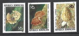 Dominican Republic 2001 Mushrooms Three Stamps From The Set MNH - Dominican Republic