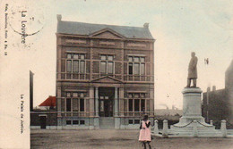La Louvière   Le Palais De Justice Petite Animation  Carte Colorisée Voyagé En 1905 - La Louvière