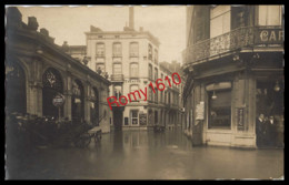 LIEGE. Inondations De  1926.  Photo - Carte. La Rue Des Dominicains Vue Du Théâtre. Café Molière,  Animation.  2 Scans - Luik
