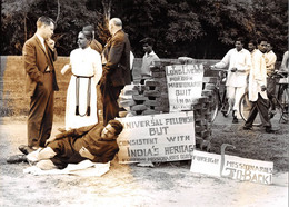 Photo De Presse.AM21245.24x18 Cm Environ.les Missionnaires étrangers Quittent L’Inde - Personnes Anonymes