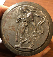 Punzone Figura Femminile Con Lunghe Vesta 1340 Gr - Monarquía/ Nobleza
