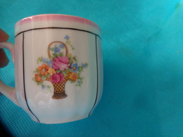 1 Tasse Seule Reffinée Panier De Fleurs - Cups