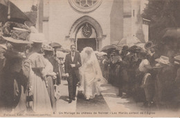 95 UN MARIAGE AU CHATEAU DE NOINTEL LES MARIES SORTENT DE L'EGLISE - Nointel