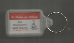 Porte Clés , Clefs , BAR - RESTAURANT, LE RELAIS DU VILLAGE , 86, VELLECHES, Vienne , 2 Scans, Frais Fr 1.95 E - Schlüsselanhänger