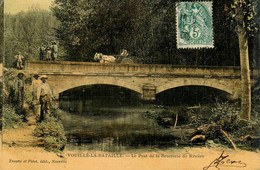 Vouillé La Bataille * Un Coin Du Village Et Le Pont De La Beurrerie De Ribière * Villageois * Cpa Toilée Colorisée - Vouille