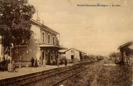 St Nexans * La Gare * Arrivée Train Locomotive Machine * Ligne Chemin De Fer Dordogne - Sonstige & Ohne Zuordnung