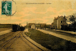 Villefranche D'allier * La Gare * Trains * Ligne Chemin De Fer Allier * Cpa Toilée Colorisée - Other & Unclassified