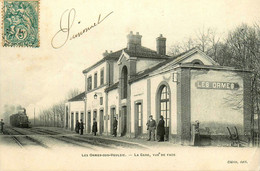 Les Ormes Sur Voulzie * La Gare , Vue De Face * Arrivée Train Locomotive Machine * Ligne Chemin De Fer Seine Et Marne - Autres & Non Classés