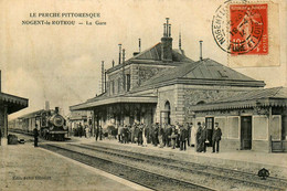 Nogent Le Rotrou * La Gare * Arrivée Train Locomotive Machine * Ligne Chemin De Fer Eure Et Loir - Nogent Le Rotrou