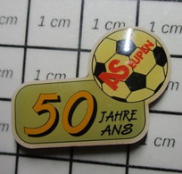 1718c Pin's Pins / Beau Et Rare / THEME : SPORTS / FOOTBALL AS EUPEN 50 ANS Province De Liège En Région Wallonne - Football