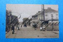 La Louviere. Rue Houdengs Overweg Bareel Chemin De Fer. Hotel Cafe-1910 Spoorwegovergang - Autres & Non Classés