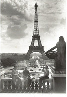 PHOTO Ouvriers Déjeunant Au Trocadero Face A La Tour Effeil - Autres Monuments, édifices