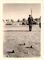 Pétanque * Une Partie De Boule * Jeux De Boules * Militaria * Photo Ancienne - Bowls