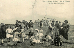 Piriac Sur Mer * La Fin D'un Déleuner , Sur La Falaise ! * Sémaphore Violon Violoniste Ronde D'enfants Mode - Piriac Sur Mer