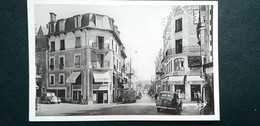 19 , Ussel ,l'avenue Carnot Et Ses Commerces - Ussel