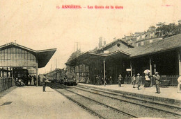 Asnières * Les Quais De La Gare * Arrivée Train Locomotive Machine * Ligne Chemin De Fer Hauts De Seine - Asnieres Sur Seine