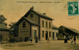 Vertus * 1910 * La Gare * Ligne Chemin De Fer Marne * Vertus Illustré * Cpa Toilée Colorisée - Vertus