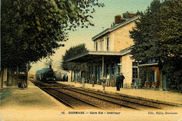 Dormans * Gare Est , Intérieur * Arrivée Train Locomotive Machine * Ligne Chemin De Fer Marne - Dormans