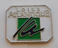 S79 Pin's Logo Conseil Général Loire Atlantique Rectangle Achat Immédiat - Administrations