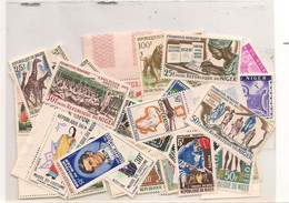 RÉPUBLIQUE DU NIGER LOT DE 35 TIMBRES (**) Côte ** 47,00 € - Ongebruikt