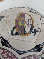 Pallone Torino Calcio, Con Autografi Originali - Con Sauro Tomà L'ultimo Superstite Del Grande Torino Degli Anni '40 - Autógrafos