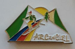 S134 Pin's SKI Arc En Ciel Les Karellis Savoie Montricher-Albanne Achat Immédiat - Sports D'hiver