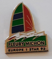 S139 Pin's Voilier Média Radio Europe 1 Star 92 Fleury Michon Achat Immédiat - Sailing, Yachting