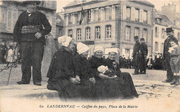 29-LANDERNEAU- COIFFES DU PAYS , PLACE DE LA MAIRIE - Landerneau