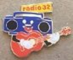 RADIO 32 - GUITARE - VISAGE - EGF - STEREO -    (27) - Medios De Comunicación