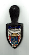 INSIGNE De CASQUE DES SAPEURS POMPIERS De PARIS EMAILLE Avec Cuir  ( Obsolète )  Pas Courant -  VOIR SCANS - Brandweer