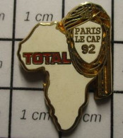 3217 Pin's Pins / Beau Et Rare / THEME : CARBURANTS / AFRIQUE TOTAL RALLYE PARIS LE CAP 92 CHECHE TOUAREG Par ARCANE - Carburants